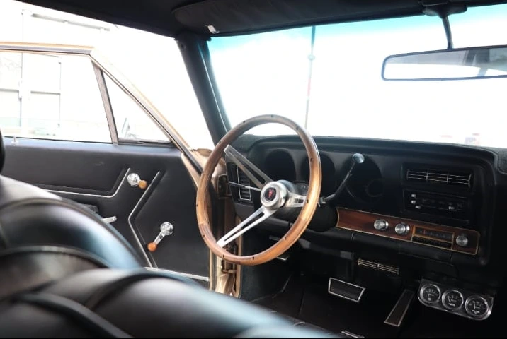 Pontiac_Cockpit_Bild